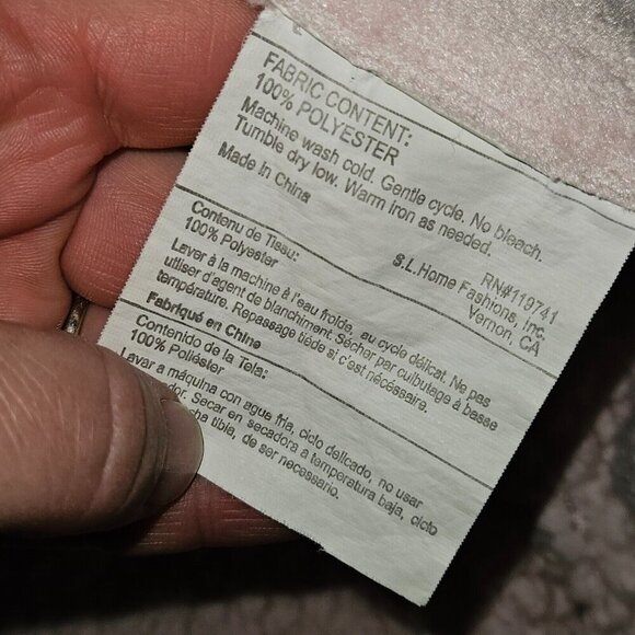 RN 119741 Solid Pink Baby Blanket Fleece Embossed Animal Safari Elephant Giraffe - Picture 2 of 8